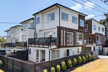 1-8/3 Corrella Road, Belmont