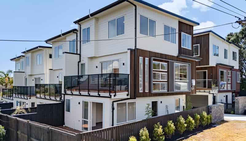 1-8/3 Corrella Road, Belmont