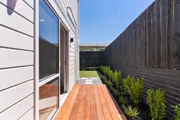 1-8/3 Corrella Road, Belmont