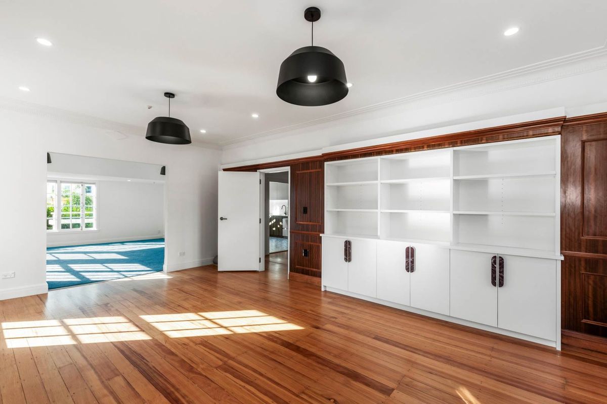 BEAUTIFUL RENOVATED SPACE IN THE CITY – další