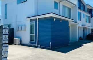 22F Packe Street, Edgeware