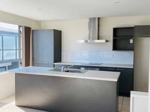 22F Packe Street, Edgeware