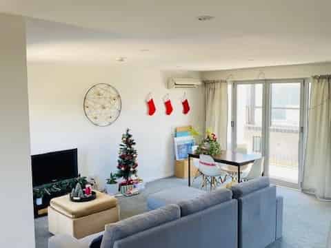 22D Packe Street, Edgeware