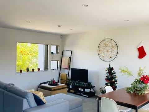 22D Packe Street, Edgeware