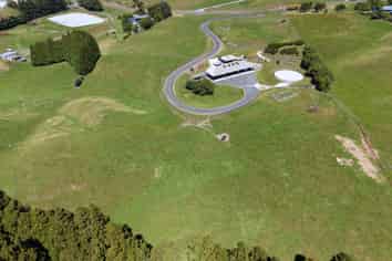 18 Scott Douglas Drive, HAMURANA