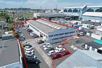 WAREHOUSE AND OFFICE 1KM FROM MOTORWAY
