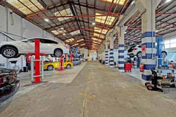 WAREHOUSE AND OFFICE 1KM FROM MOTORWAY
