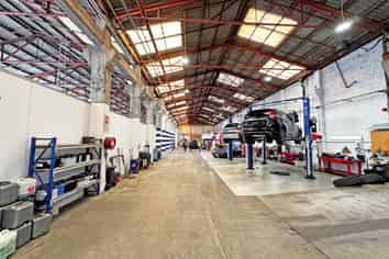 WAREHOUSE AND OFFICE 1KM FROM MOTORWAY
