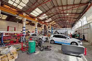 WAREHOUSE AND OFFICE 1KM FROM MOTORWAY
