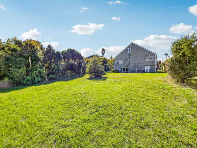 20 Peter Terrace, Castor Bay