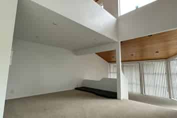 5b Himalaya Crescent, Lynfield