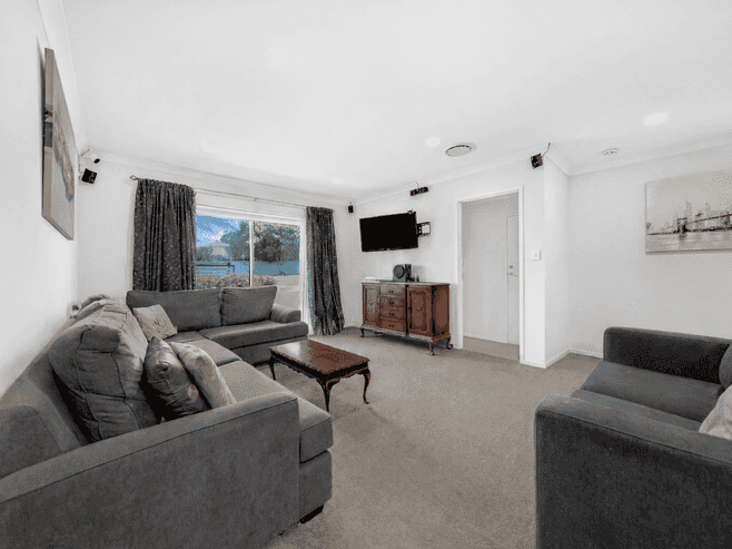 196 Sturges Road, Henderson