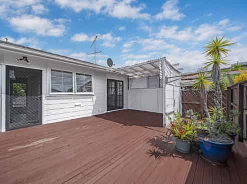 1/118 Sycamore Drive, Sunnynook