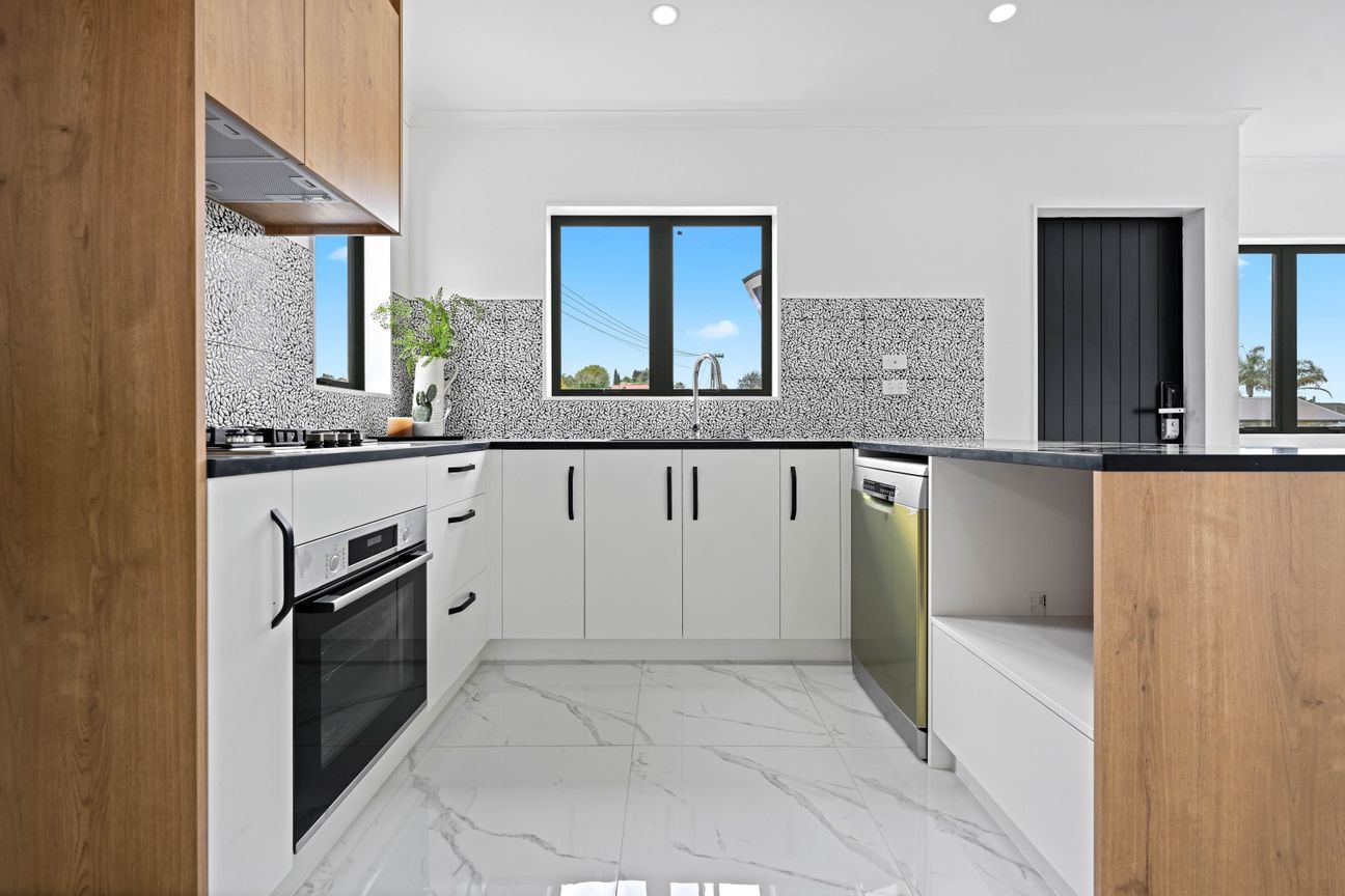 Modern, Road-Front & Seriously Good Buying - Vista 3
