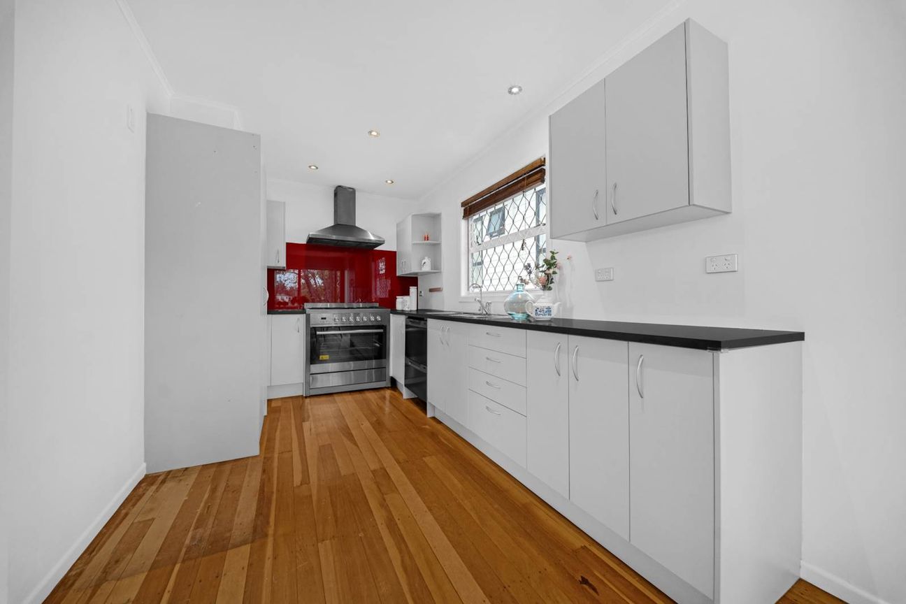 Freehold -Renovated -Near Westgate Shopping Center – pohled 3