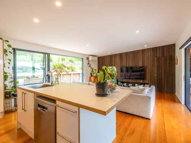 2/166 Ostend Road, Ostend