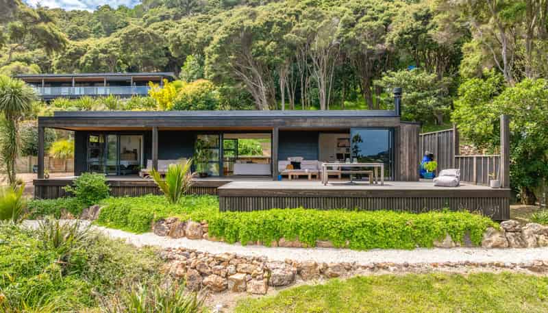 2/166 Ostend Road, Ostend