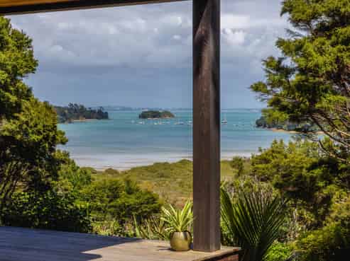 2/166 Ostend Road, Ostend