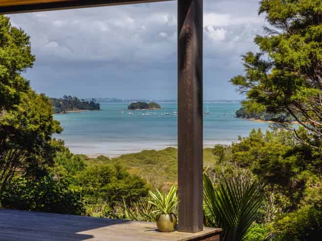 2/166 Ostend Road, Ostend