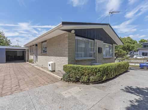 10 Waterloo Place, Westown