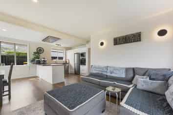 2/4A Arapiki Road, Stoke