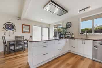 2/4A Arapiki Road, Stoke