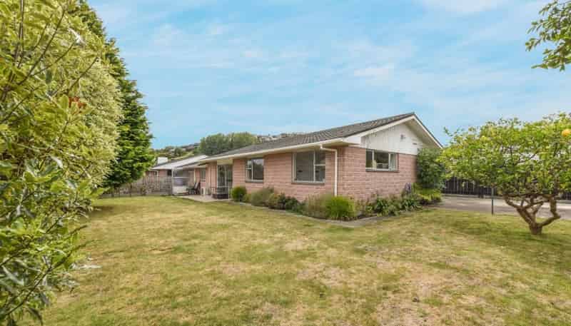 2/4A Arapiki Road, Stoke