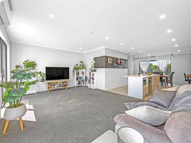 42 Tippet Crescent, Wigram