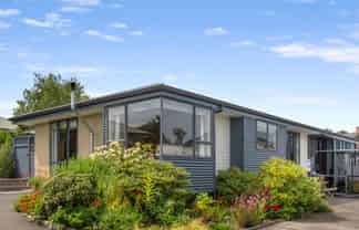 60 Essex Street, Weston