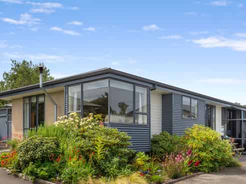 60 Essex Street, Weston