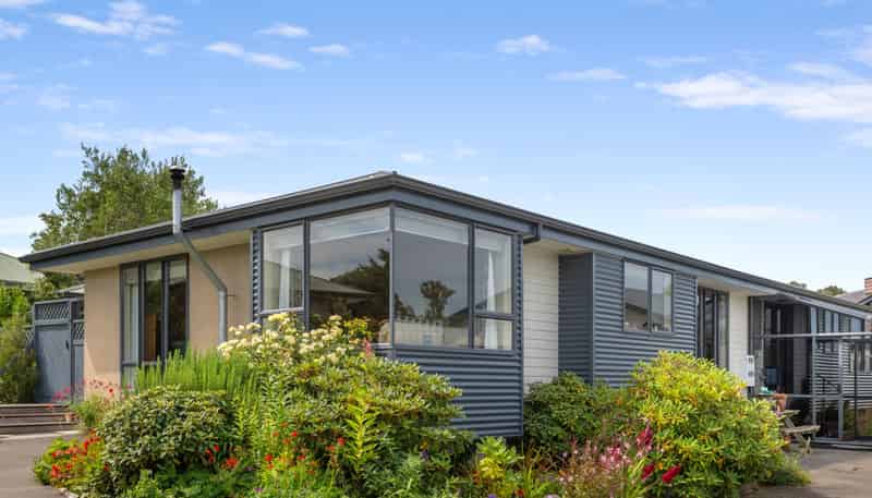 60 Essex Street, Weston