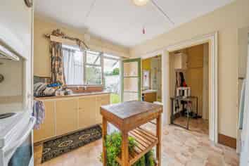 47 Riddlers Crescent, Petone