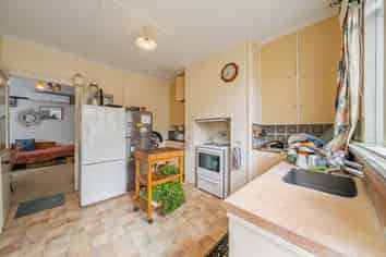 47 Riddlers Crescent, Petone