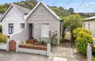 47 Riddlers Crescent, Petone