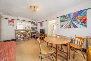 47 Riddlers Crescent, Petone