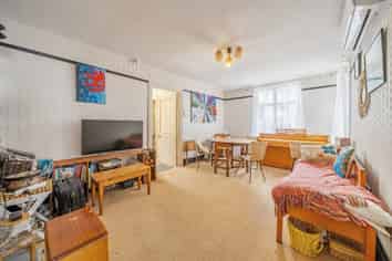 47 Riddlers Crescent, Petone