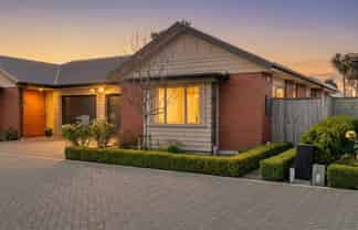 6 Streamside Court , Woolston