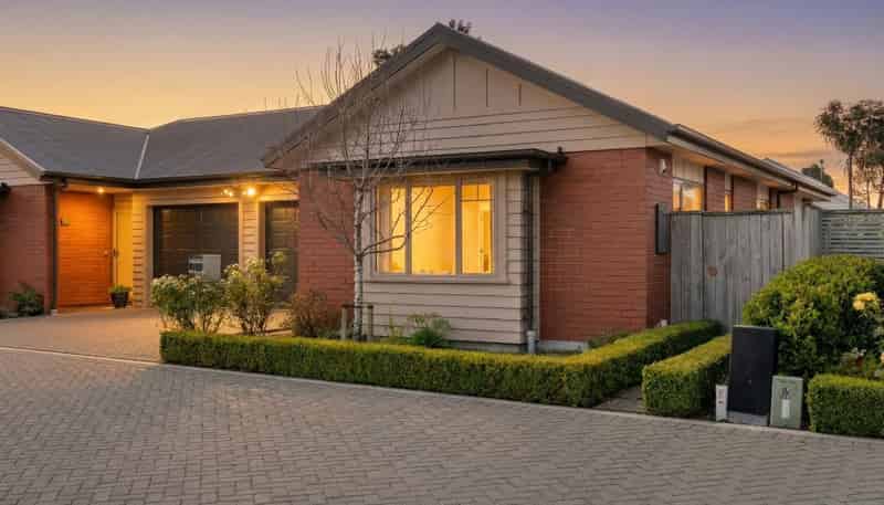 6 Streamside Court , Woolston