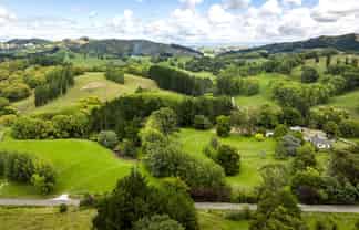 2420, 2430 and 2438 Kahuranaki Road, Elsthorpe