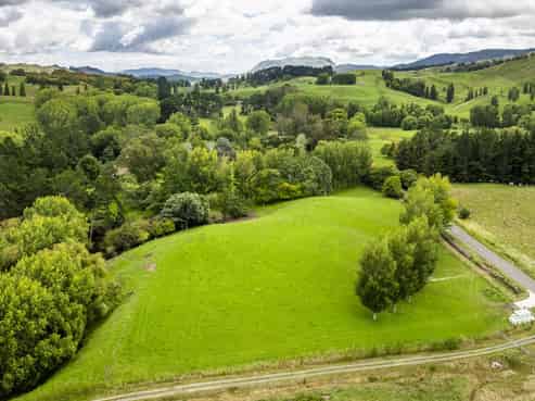 2420, 2430 and 2438 Kahuranaki Road, Elsthorpe