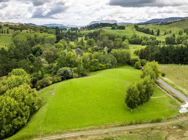 2420, 2430 and 2438 Kahuranaki Road, Elsthorpe