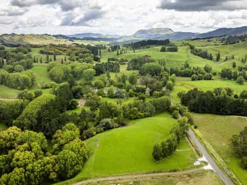 2420, 2430 and 2438 Kahuranaki Road, Elsthorpe