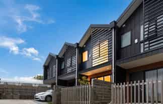 3/233 Great North Road, Henderson