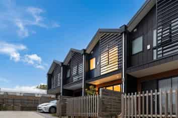 3/233 Great North Road, Henderson