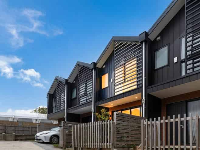 3/233 Great North Road, Henderson