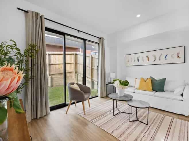 3/233 Great North Road, Henderson