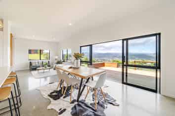 47 Percy Kinsman Crescent, Riverstone Terraces