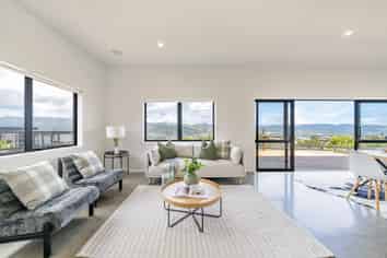 47 Percy Kinsman Crescent, Riverstone Terraces