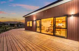 47 Percy Kinsman Crescent, Riverstone Terraces