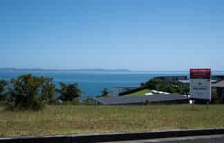 27 Dudley Crescent, Cable Bay